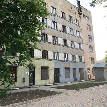 Riverside Embassy 2. Spacious/free Parking